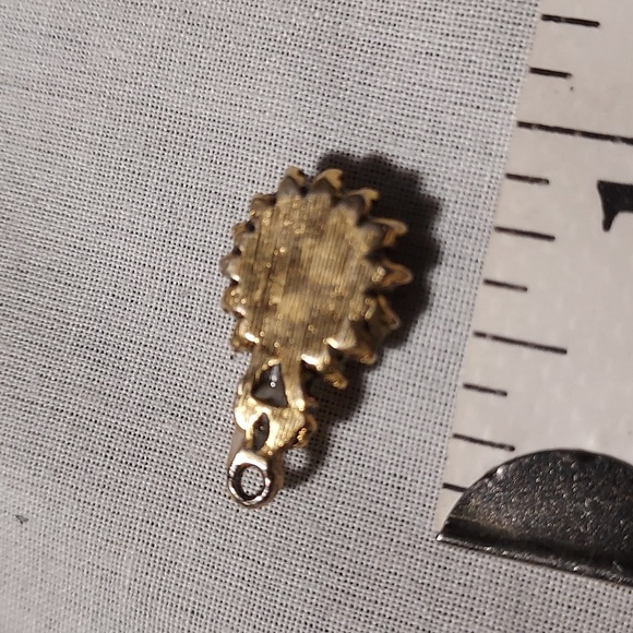 Vintage Carved Cameo Style Screw Back Earrings & Matching Pendant - Picture 12 of 14